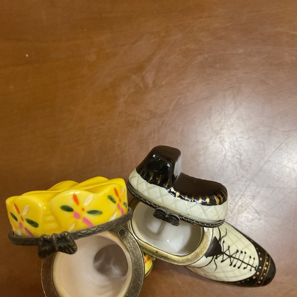 Porcelain Vintage Shoe Look Trinket, Pill, Jewelry Box. - Picture 3 of 10